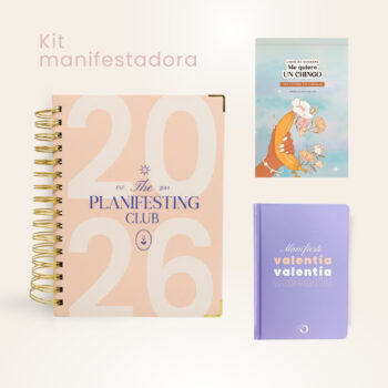Set de planificación Kit Manifestadora con agenda espiral 2026, libreta para notas y libro de stickers motivacionales.
